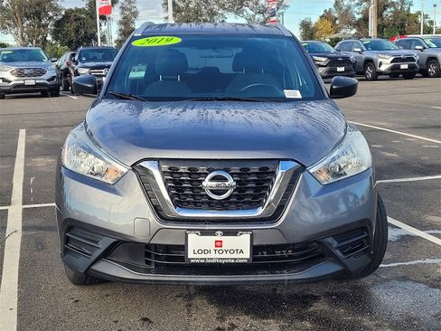 Used 2019 Nissan Kicks S image 2