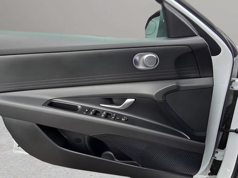 New 2026 Hyundai Elantra Hybrid FWD image 18