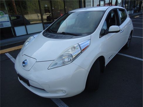 Used 2016 Nissan Leaf SV w/ Premium Package FWD image 1