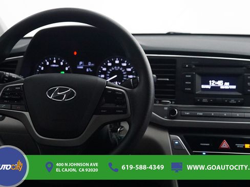 Used 2017 Hyundai Elantra SE FWD image 5