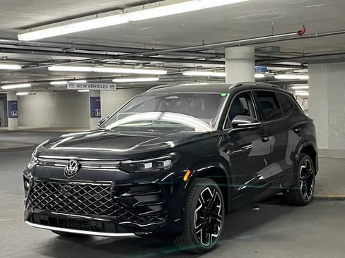 New 2026 Volkswagen Tiguan SEL R-Line AWD/4WD image 3