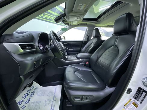 Used 2021 Toyota Highlander XLE image 17