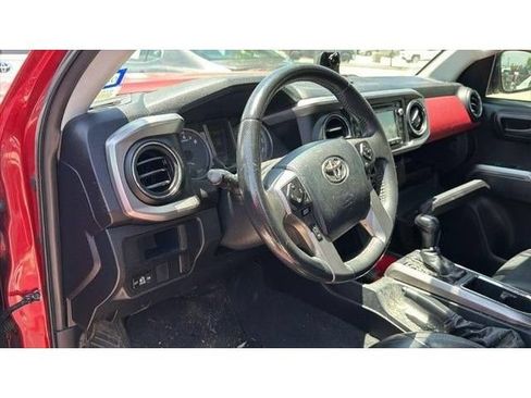 Used 2017 Toyota Tacoma SR5 w/ Tow Package AWD/4WD image 13