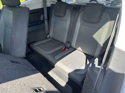 Used 2018 Volkswagen Tiguan S image 32