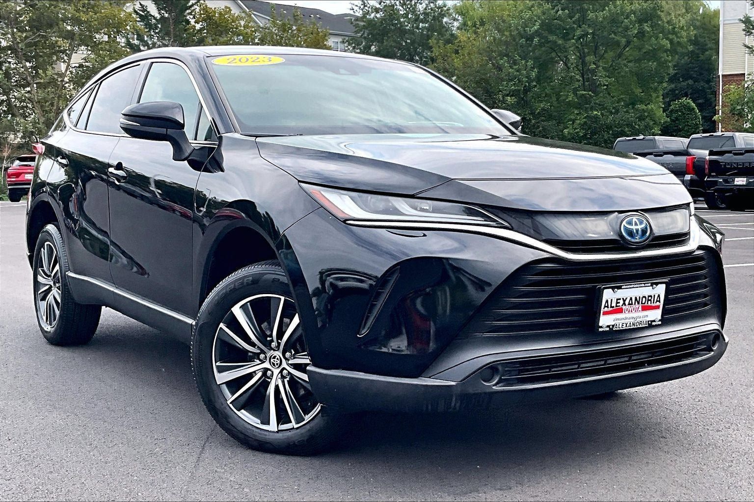 Used 2023 Toyota Venza LE AWD/4WD image 2