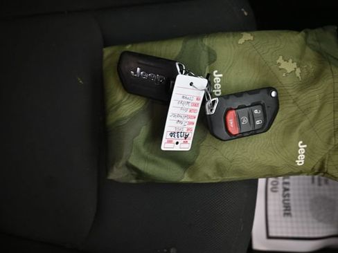 Used 2022 Jeep Wrangler Unlimited Sport AWD/4WD image 10