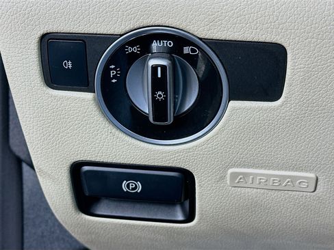 Used 2014 Mercedes-Benz SLK 250 image 16