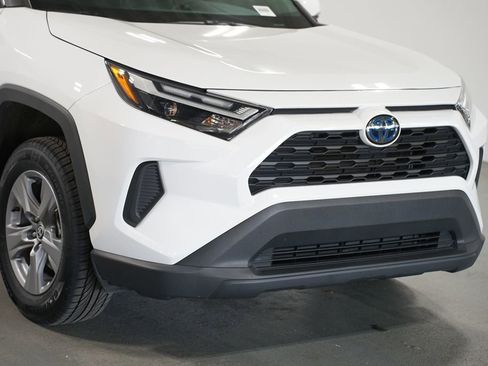 Used 2022 Toyota RAV4 XLE image 4