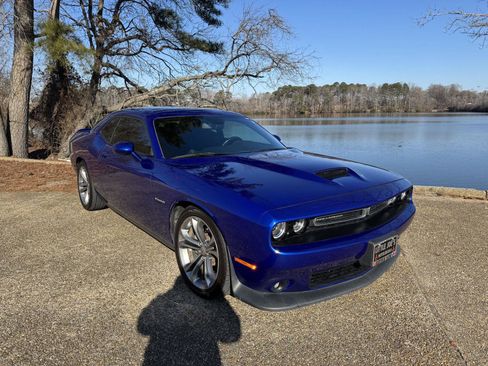 Used 2022 Dodge Challenger R/T image 2