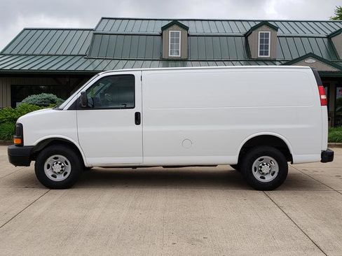Used 2015 Chevrolet Express 2500 image 2
