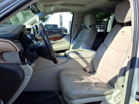 Used 2016 Cadillac Escalade ESV Premium AWD/4WD image 18