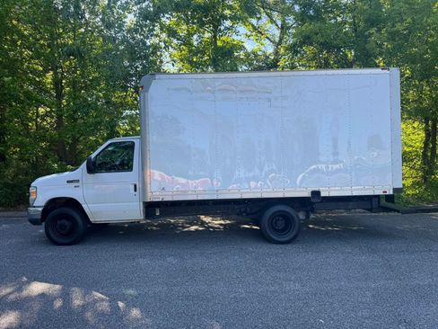 Used 2016 Ford E-350 and Econoline 350 Super Duty RWD image 5