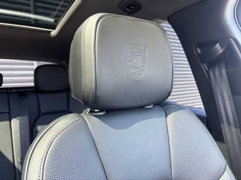 Certified 2025 Porsche Macan S AWD/4WD image 27
