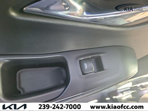Used 2022 Chevrolet Traverse LS FWD image 13