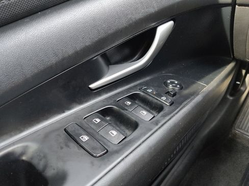 Used 2025 Hyundai Elantra SE FWD image 27