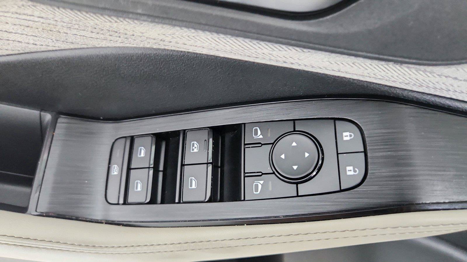 Used 2023 Nissan Rogue SV FWD image 17