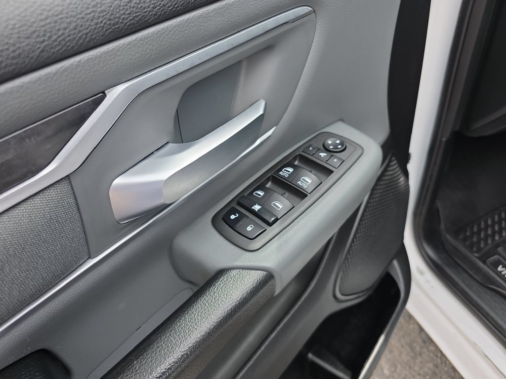 Used 2023 RAM 1500 Big Horn AWD/4WD image 14