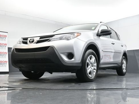 Used 2015 Toyota RAV4 LE image 34