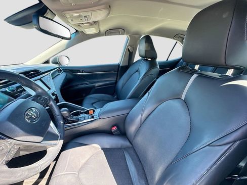 Used 2018 Toyota Camry XSE image 19
