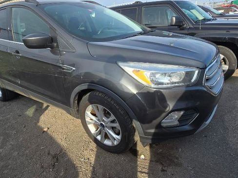 Used 2018 Ford Escape SE image 3