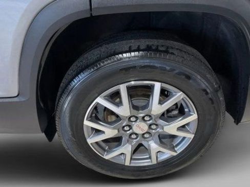 Used 2021 GMC Acadia SLT image 18