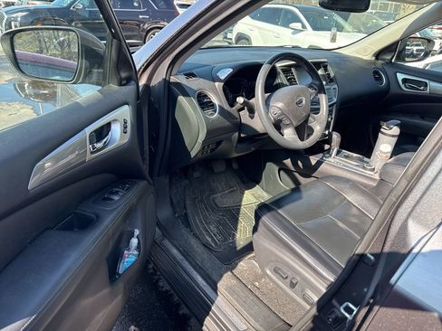 Used 2018 Nissan Pathfinder SL w/ SL Premium Package image 10