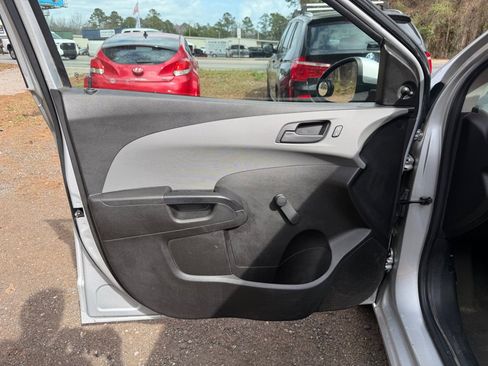 Used 2020 Chevrolet Sonic LT image 19