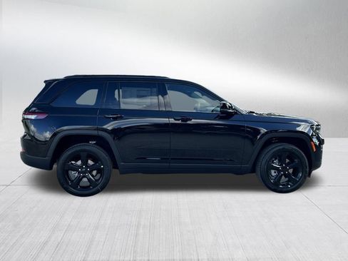 New 2025 Jeep Grand Cherokee Limited w/ Black Appearance Package image 4