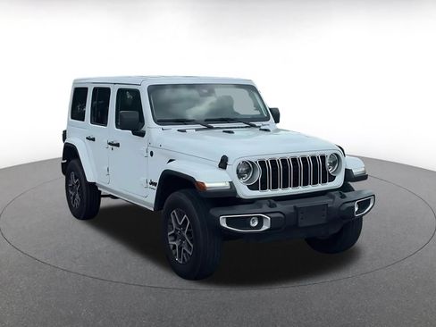 Used 2025 Jeep Wrangler Unlimited Sahara AWD/4WD image 3
