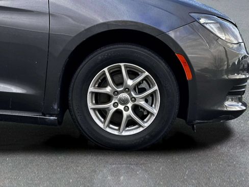 Used 2020 Chrysler Voyager Lxi FWD image 9