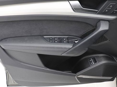 Used 2024 Audi Q5 e Premium Plus w/ Premium Plus Package image 13