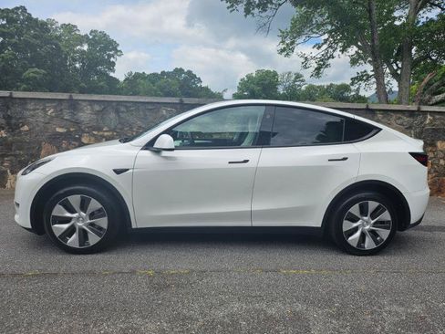 Used 2023 Tesla Model Y Long Range AWD/4WD image 8