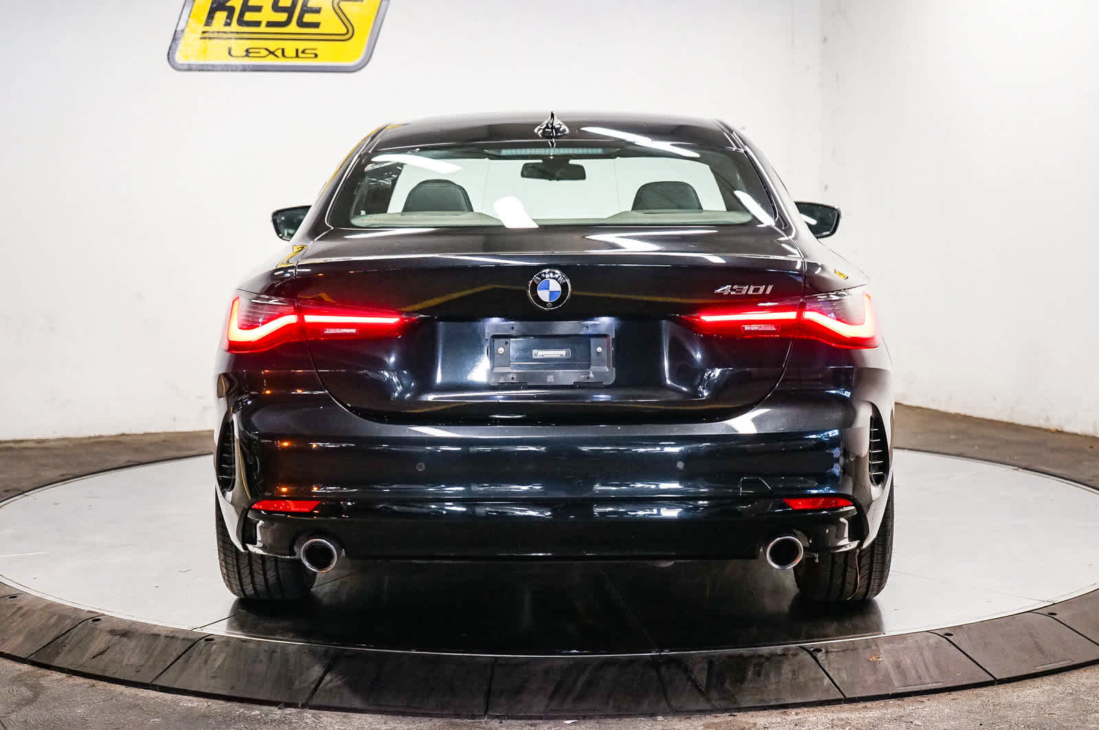 Used 2023 BMW 430i Coupe w/ Convenience Package RWD image 9