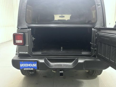Used 2018 Jeep Wrangler Unlimited Sport AWD/4WD image 22