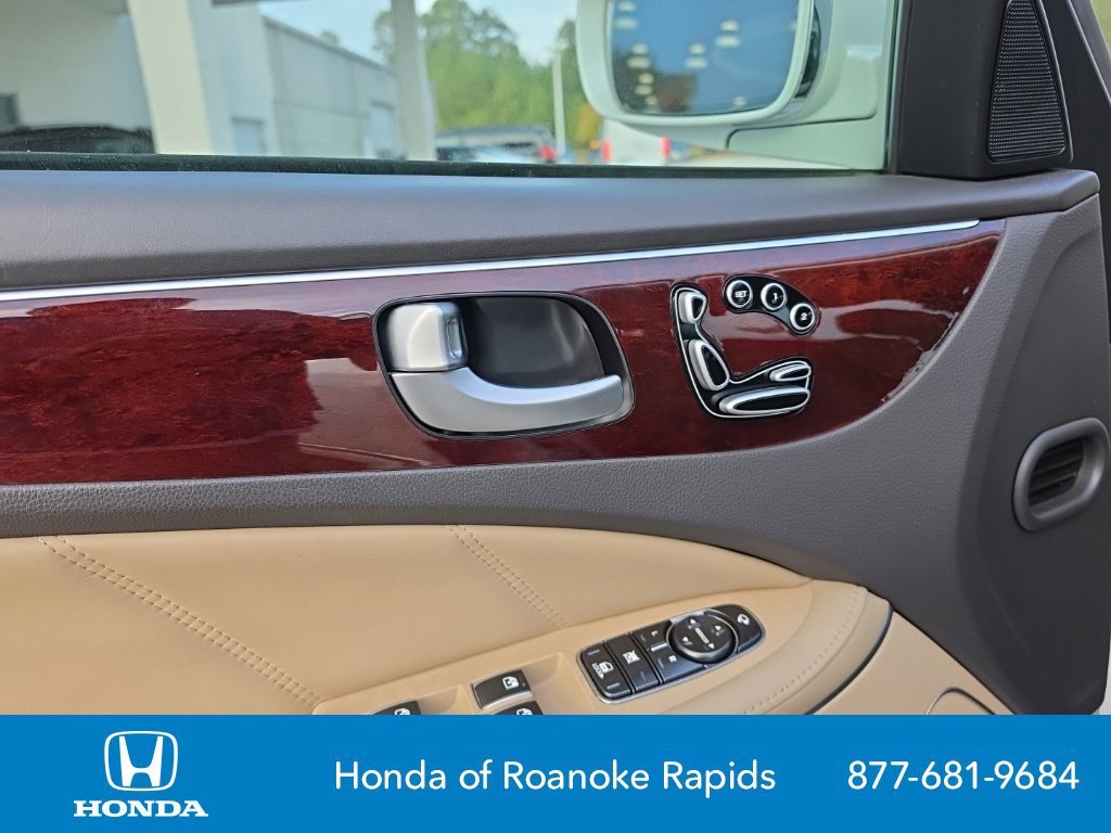 Used 2012 Hyundai Equus Signature RWD image 11