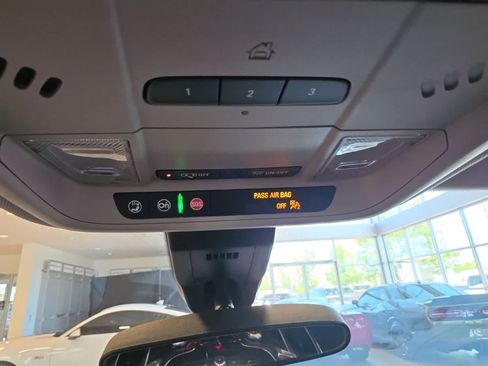 Used 2021 Chevrolet Equinox LT FWD image 25