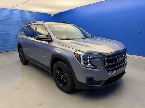 Used 2023 GMC Terrain AT4 AWD/4WD image 2