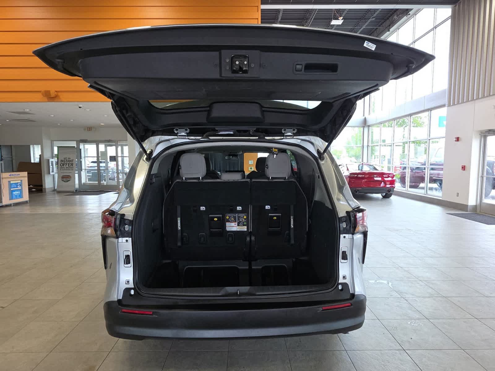 Used 2024 Toyota Sienna AWD image 8