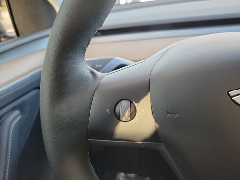 Used 2024 Tesla Model Y Long Range image 17