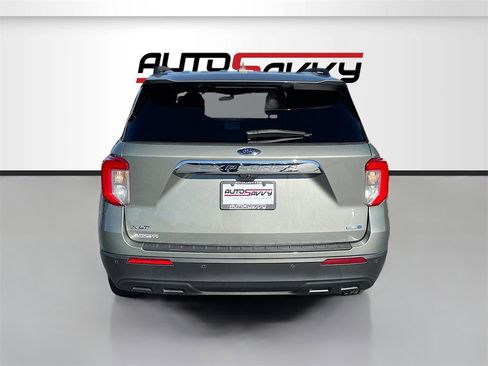 Used 2020 Ford Explorer XLT w/ Comfort Package image 6