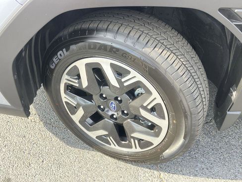 Used 2025 Subaru Forester Premium image 9