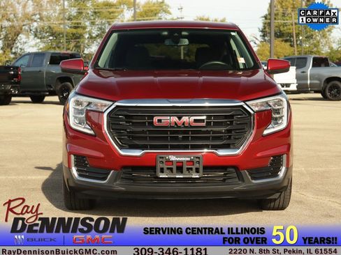 Used 2024 GMC Terrain SLE image 2
