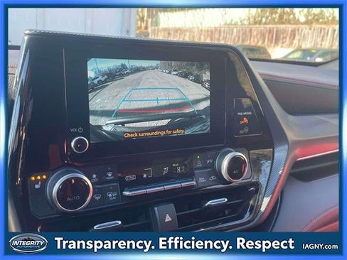 Certified 2023 Toyota Highlander XSE image 30