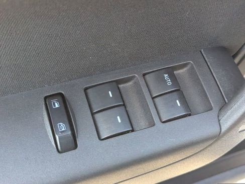 Used 2010 Ford Focus SES image 24