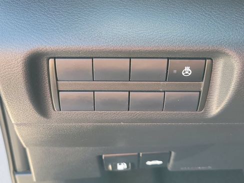 Used 2023 Nissan Kicks SR w/ SR Premium Package FWD image 30
