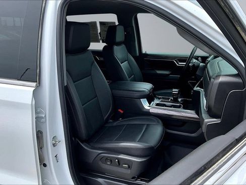 Used 2025 Chevrolet Silverado 1500 LTZ AWD/4WD image 31