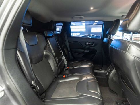 Used 2020 Jeep Cherokee Latitude Plus FWD image 15