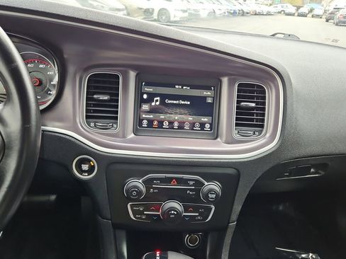 Used 2019 Dodge Charger SXT image 15