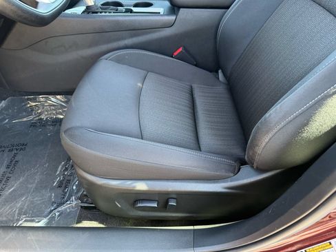 Used 2025 Nissan Altima 2.5 SV FWD image 14