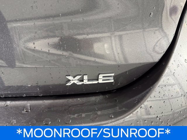 Used 2022 Toyota Highlander XLE AWD/4WD image 10